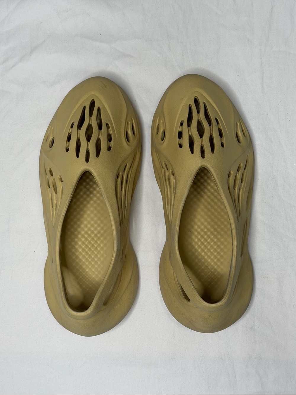 Adidas Men’s Yeezy Foam Runner Yellow Bone Size 10 Athletic Shoe